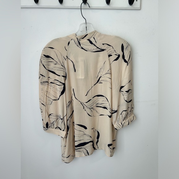 Soaked Blouse with detailing - Picture 4 of 4